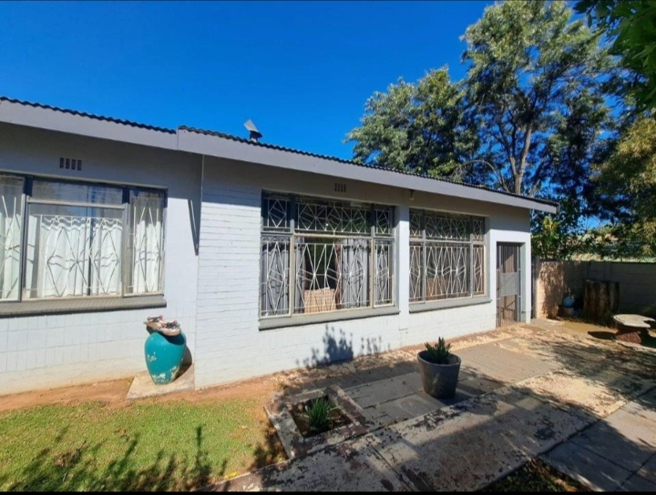 4 Bedroom Property for Sale in Roosheuwel North West